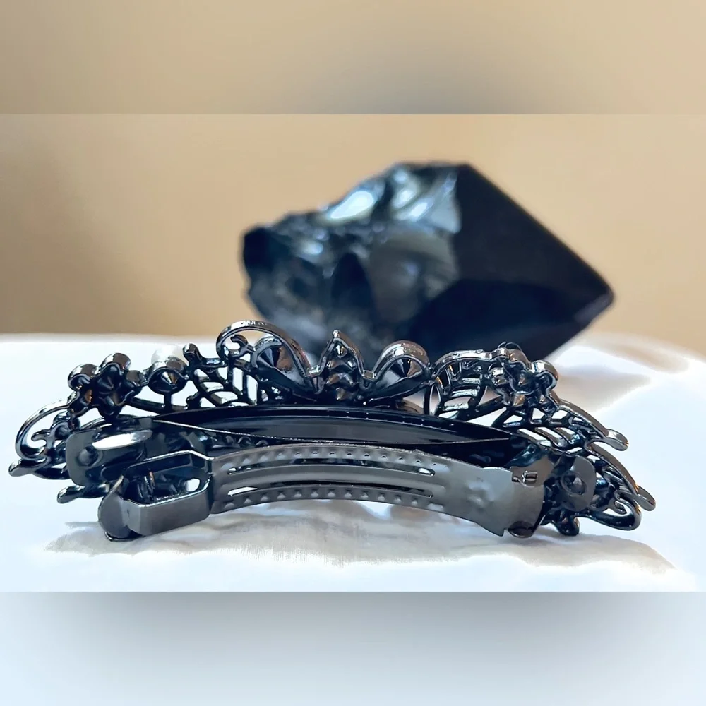 Vintage UV Reactive Manganese Glass Floral Barrette – 26g Victorian Revival